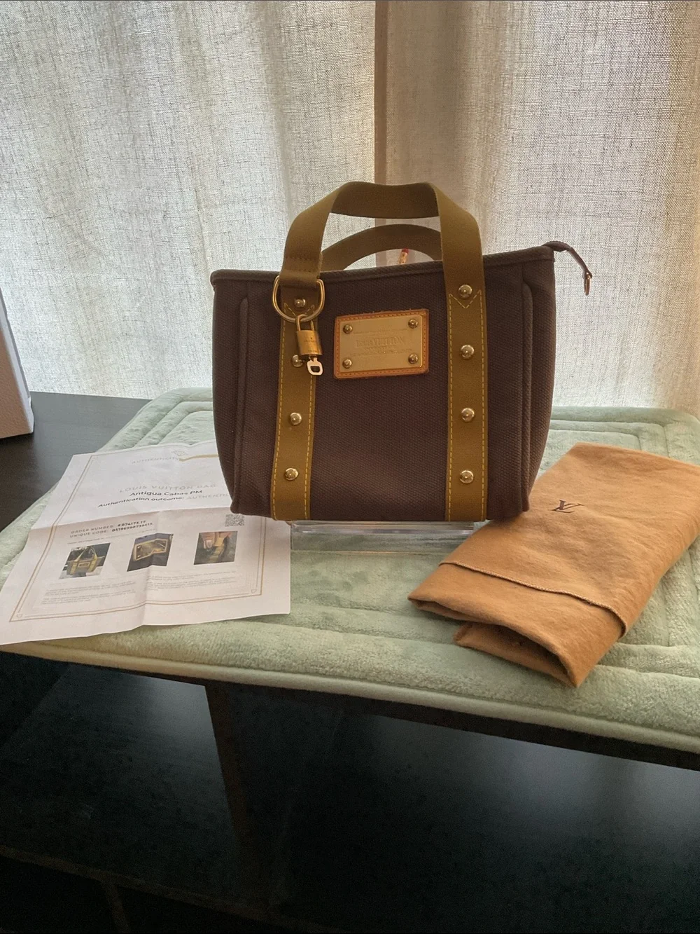 LV hand bag 8X10 excellent condition